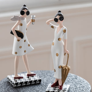 Figura Mulher Vestido Bolas