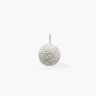 Bola de Natal coberta de pequenas contas transparentes e lantejoulas, com cordão de contas transparentes para pendurar