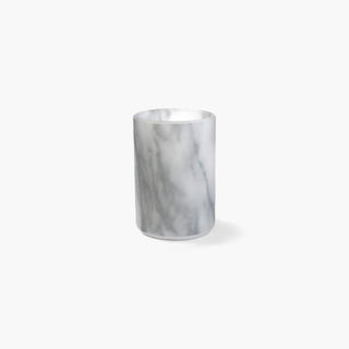 Copo EF Mármore Gris em vidro com efeito marmorizado em tons de cinza. Design contemporâneo e minimalista. Altura 10 cm. Linha EF Mármore Gris.
