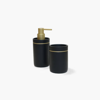 Copo Bly em poliresina preta fosca com detalhe metálico dourado na base. Design contemporâneo e glam. Altura 10 cm. Combina com a linha Bly.
