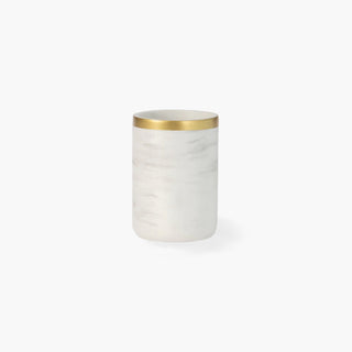 Copo porta-escovas em resina com efeito marmorizado e detalhes dourados. Design clássico e contemporâneo para casa de banho. Altura 10 cm.