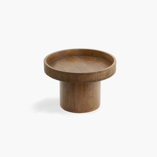 Mesa lateral redonda Kalomo em madeira com acabamento dark brown. Design contemporâneo e robusto para sala, quarto ou lounge. Disponível em S (Ø50 cm) e M (Ø60 cm).