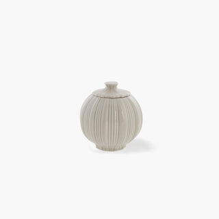 Pote Lily Camel em cerâmica com padrão sofisticado. Ideal para guardar algodão e acessórios. Design elegante para casa de banho. Ø 11,5 x Altura 11 cm.