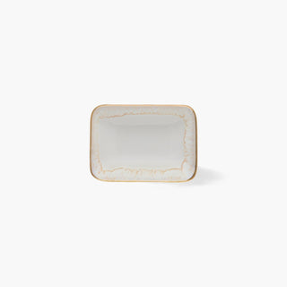 Saboneteira Taormina em grès fino branco com detalhes dourados. Design clássico e glam para casa de banho sofisticada. 13x9,5x2,5 cm. Linha Taormina.